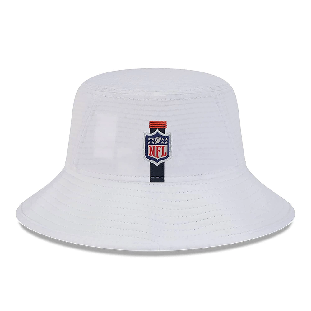 Chapeau bob extensible New Era pour hommes des Chicago Bears 2024 NFL Training Camp blanc