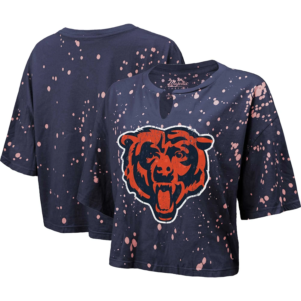 T-shirt court à col cranté Majestic Threads pour femmes, bleu marine, Chicago Bears Bleach Splatter