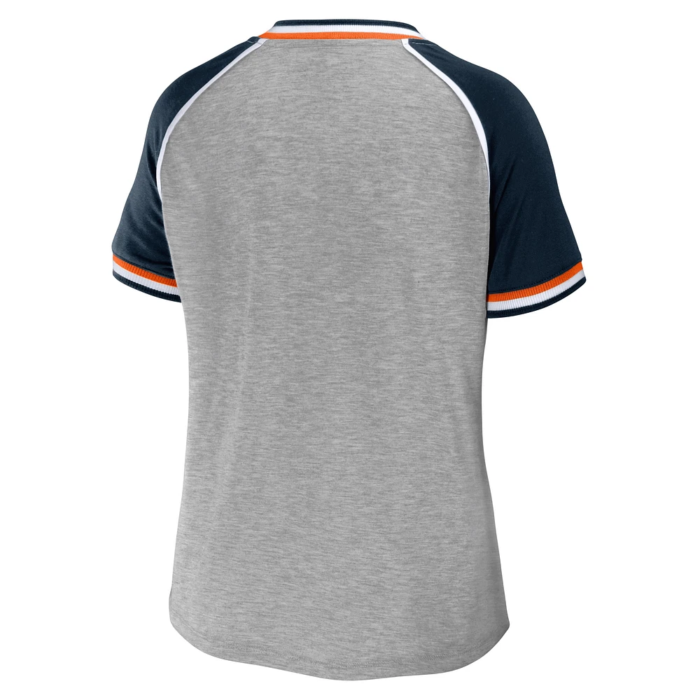 Women's WEAR by Erin Andrews Heather Gray Chicago Bears Cropped Raglan Throwback V-Neck T-Shirt