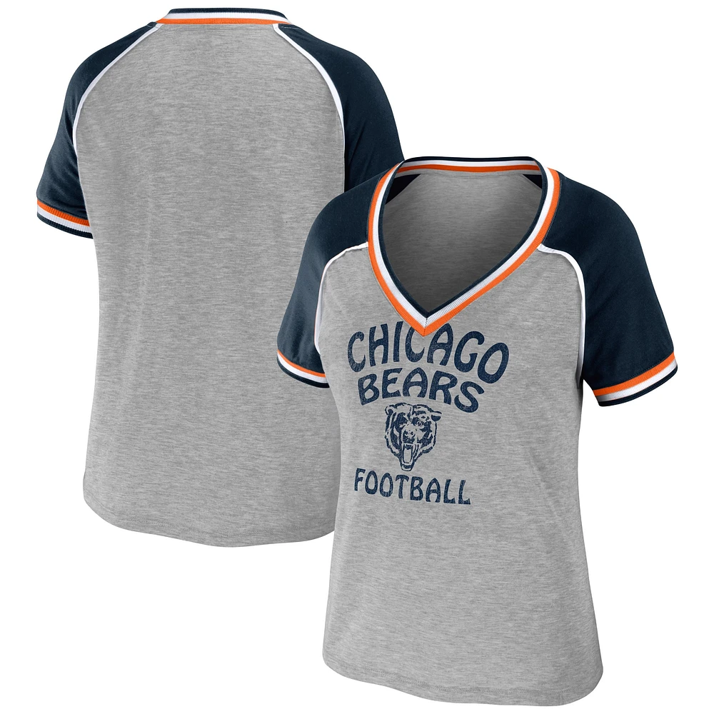 T-shirt à col en V court et raglan pour femme WEAR by Erin Andrews Heather Grey des Chicago Bears