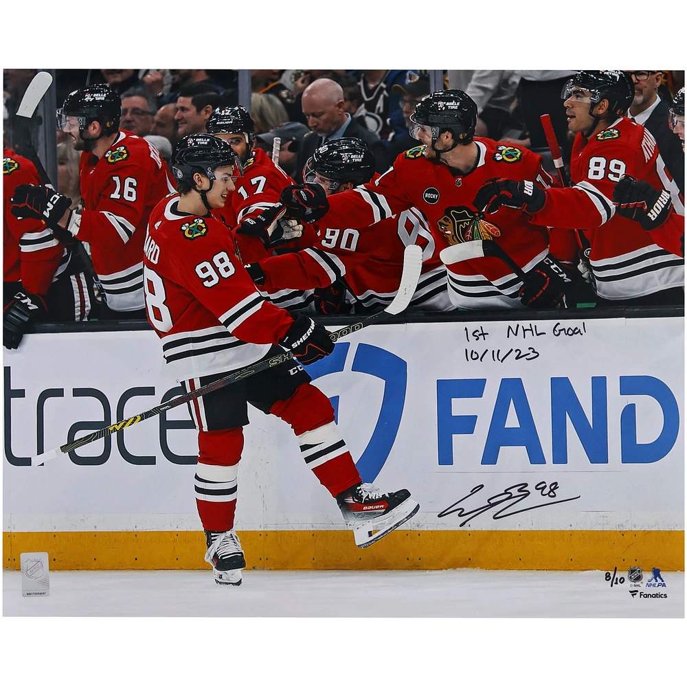 Photographie autographiée de Connor Bedard, Blackhawks de Chicago, 16" x 20" pour célébrer son premier but dans la LNH, avec l'inscription « 1er but dans la LNH 11» - Édition limitée à 10 exemplaires