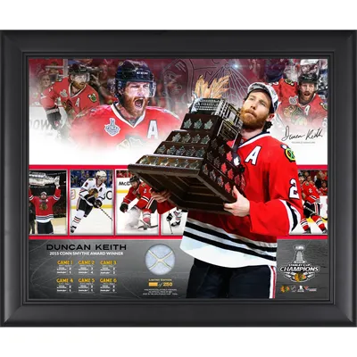 Jonathan Toews Chicago Blackhawks Fanatics Authentic Unsigned 2015 Stanley Cup Champions Raising Photograph