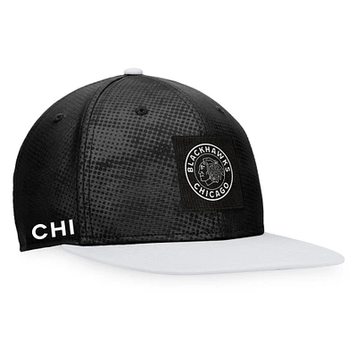 Casquette Snapback avec logo alternatif authentique des Chicago Blackhawks Fanatics pour hommes, noir/blanc