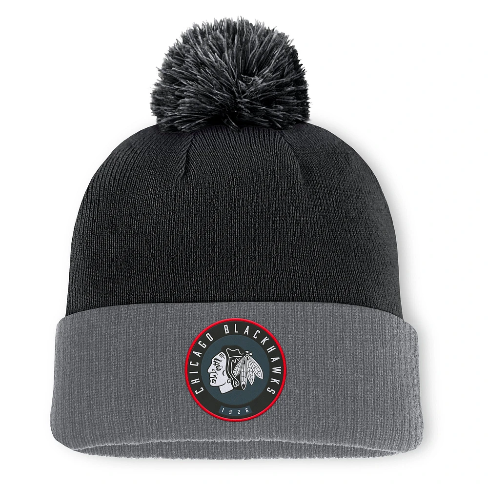 Bonnet en tricot à revers avec pompon Fanatics Black Chicago Blackhawks pour homme