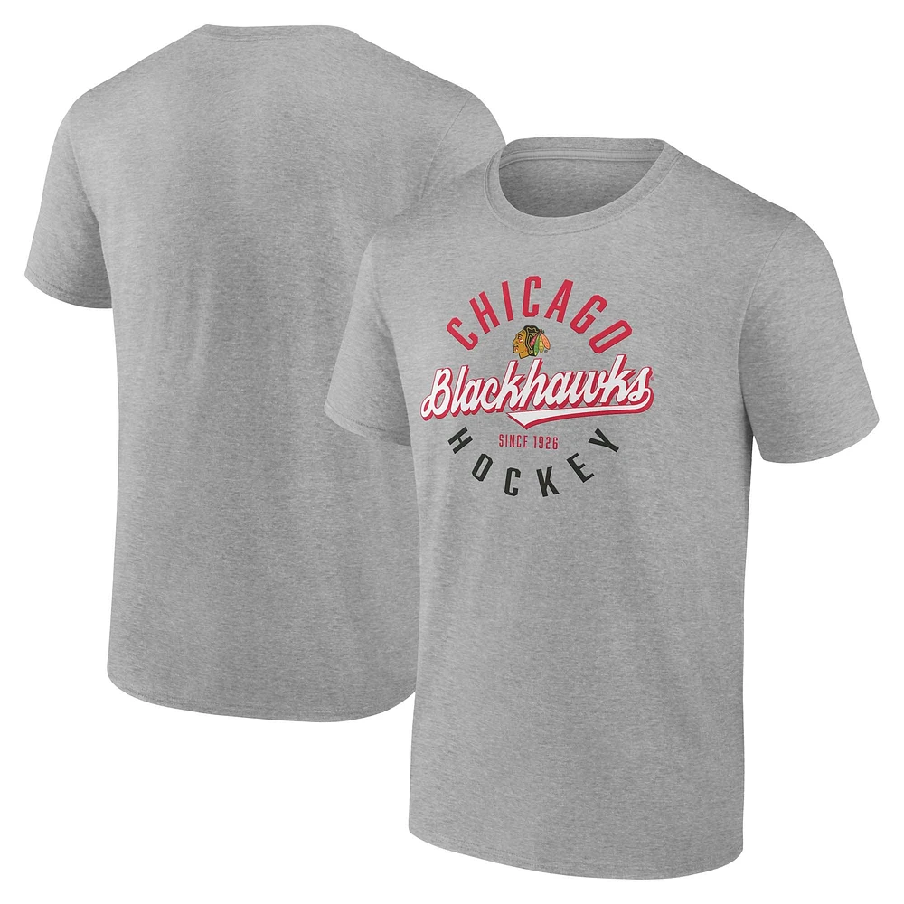 T-shirt gris fanatiques pour hommes avec emblème des Blackhawks de Chicago