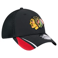 Men's New Era  Black Chicago Blackhawks Linear Featherweight 39THIRTY Flex Hat