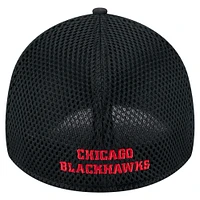 Men's New Era  Black Chicago Blackhawks Linear Featherweight 39THIRTY Flex Hat