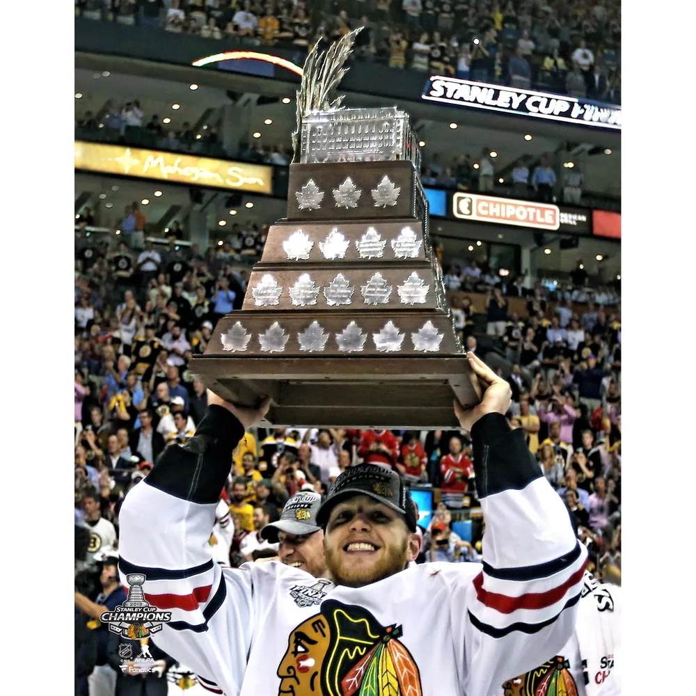 Unsigned Chicago Blackhawks Patrick Kane & Jonathan Toews Fanatics  Authentic 2015 Stanley Cup Champions Raising Cup Photograph