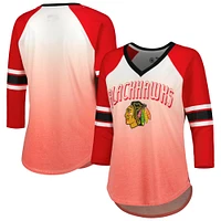 T-shirt rouge à col en V manches 3/4 G-III 4Her par Carl Banks pour femmes des Blackhawks de Chicago Lead Off Tri-Blend Raglan