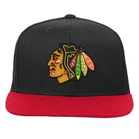 Youth Mitchell & Ness Black/Red Chicago Blackhawks Core Team Two-Tone Snapback Hat