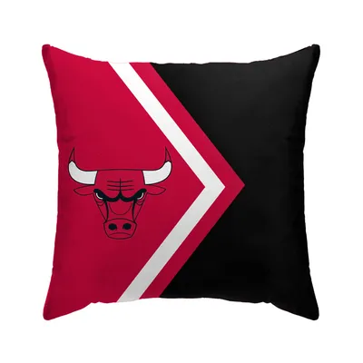 Chicago Bulls 16'' x 16'' Side Arrow Poly Span Décor Pillow