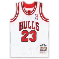 Maillot authentique Mitchell & Ness Michael Jordan Chicago Bulls blanc 1997/98 Hardwood Classics