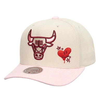 Men's Mitchell & Ness  Cream/Pink Chicago Bulls Core Pro Crown Adjustable Hat