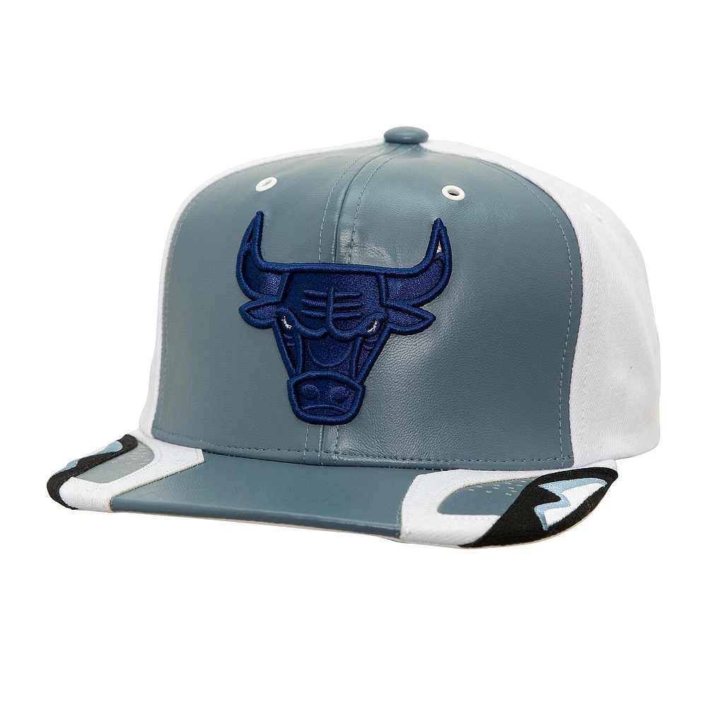 Men's Mitchell & Ness  Gray Chicago Bulls Day 6 Snapback Hat