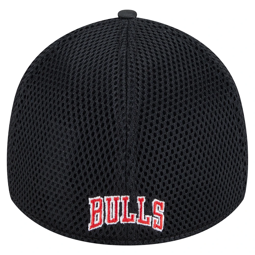 Casquette New Era noire Chicago Bulls Subtle Camo 39THIRTY Flex pour homme