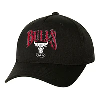 Casquette Snapback extensible Glitch noire pour hommes des Chicago Bulls SUGA x NBA par Mitchell & Ness