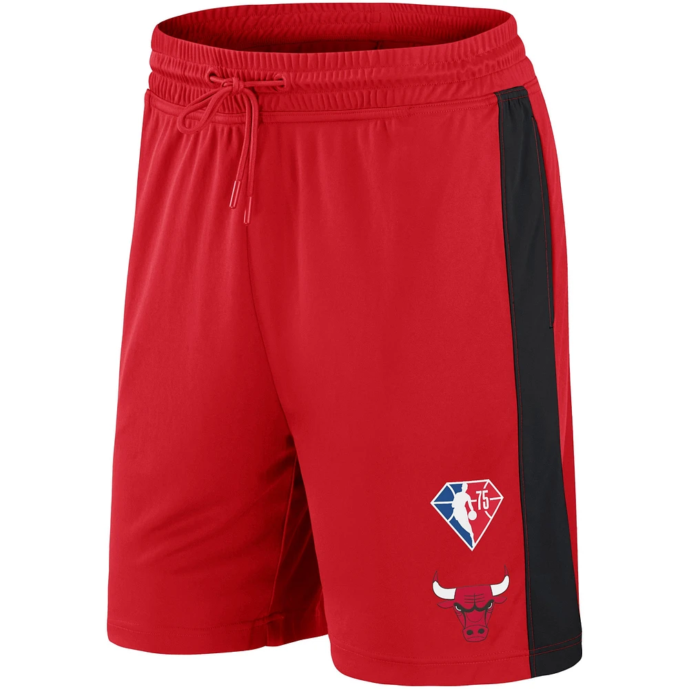 Fanatics Red Chicago Bulls NBA 75e anniversaire de Downtown Performance Practice pour hommes - Shorts