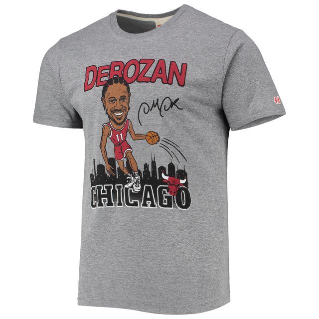 Hommage DeMar DeRozan T-shirt triple mélange caricature des Chicago Bulls gris chiné pour homme