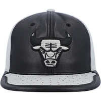 Casquette Snapback Day One des Chicago Bulls Mitchell & Ness noir/gris pour hommes