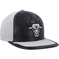 Casquette Snapback Day One des Chicago Bulls Mitchell & Ness noir/gris pour hommes