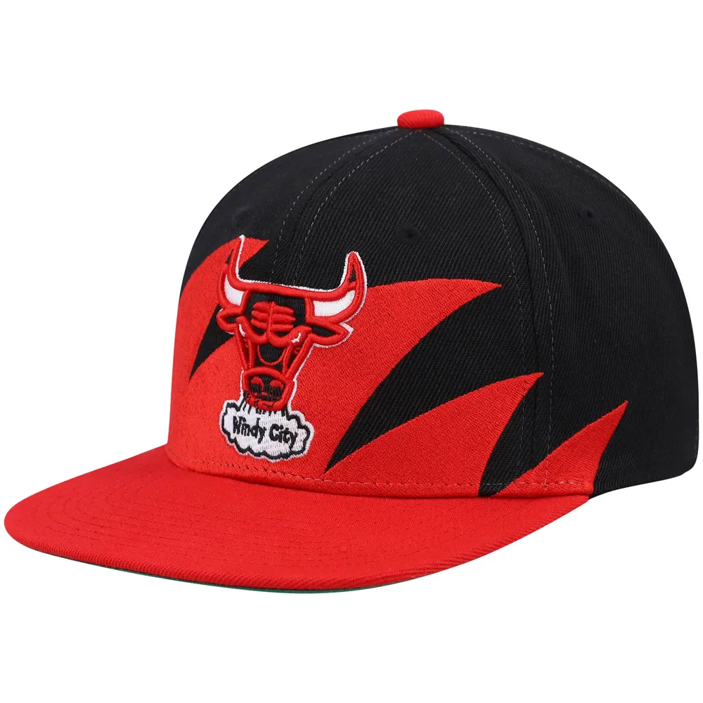Lids Chicago Bulls Mitchell & Ness Hardwood Classics Sharktooth Snapback Hat  - Black/Red