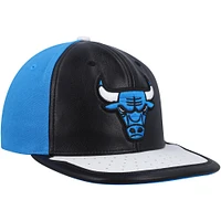 Casquette Snapback Day One des Chicago Bulls Mitchell & Ness noir/blanc pour hommes