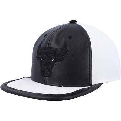 Casquette Snapback NBA Day One des Chicago Bulls Mitchell & Ness noir/blanc pour hommes