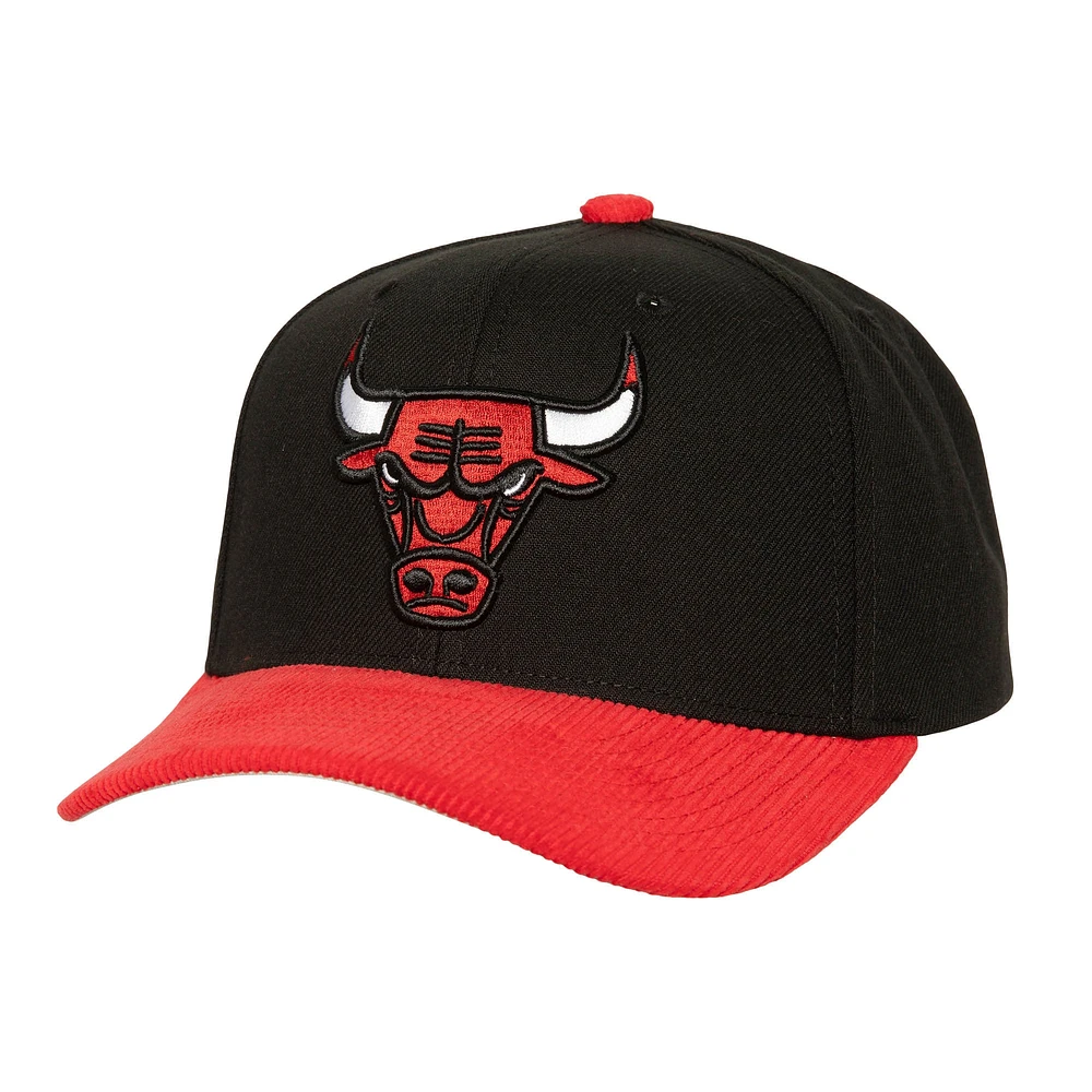 Casquette réglable noire en velours côtelé Pro Crown des Chicago Bulls de Mitchell & Ness pour hommes