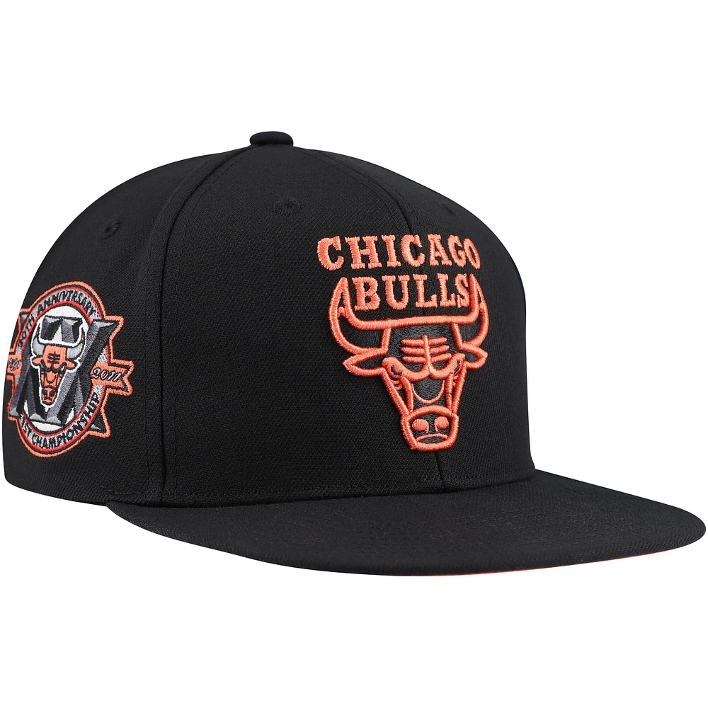 Casquette Snapback noire Mitchell & Ness Chicago Bulls Core pour hommes