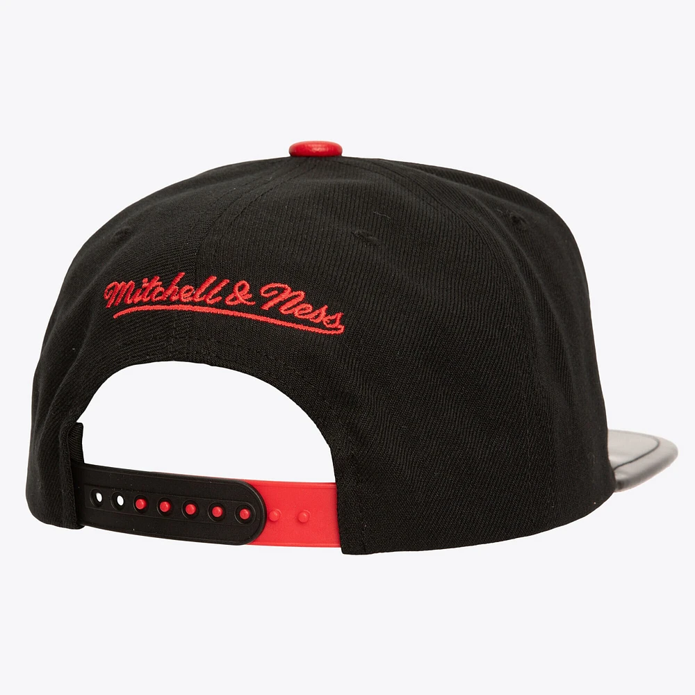 Men's Mitchell & Ness Black Chicago Bulls Day 11 Snapback Hat