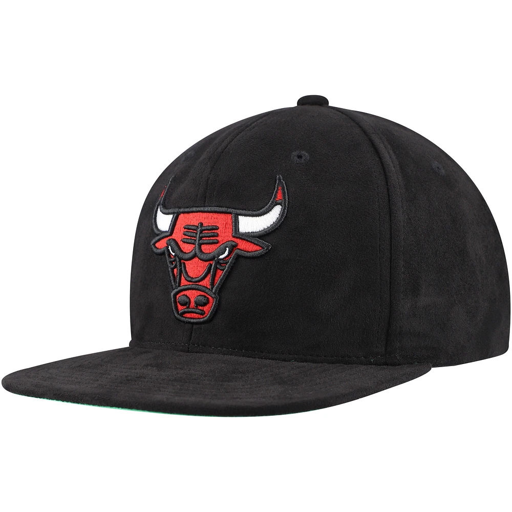 Casquette snapback en daim doux Chicago Bulls Mitchell & Ness pour hommes