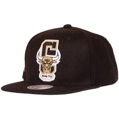 Snapback Graduation noir et or des Chicago Bulls de Mitchell & Ness pour homme - Casquette