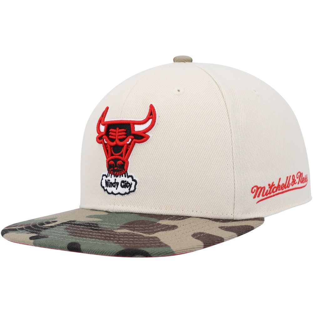 Men's Mitchell & Ness Cream/Camo Chicago Bulls Hardwood Classics 1996 NBA Finals Off White Camo Fitted Hat