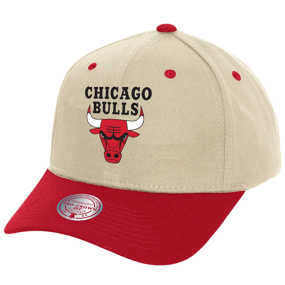 Casquette ajustable Game On Two-Tone Pro Crown des Chicago Bulls crème Mitchell & Ness pour hommes