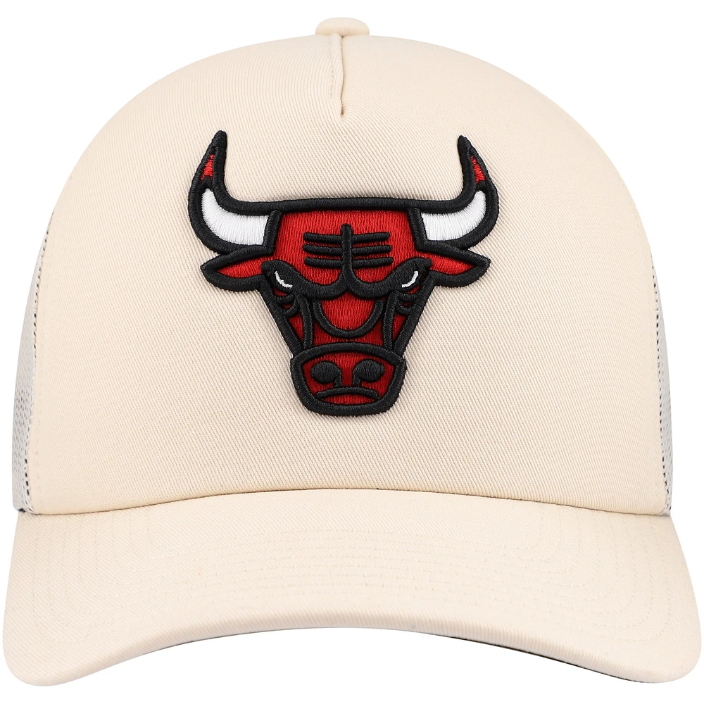 Casquette réglable crème Chicago Bulls Trucker Mitchell & Ness pour hommes