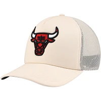 Casquette réglable crème Chicago Bulls Trucker Mitchell & Ness pour hommes