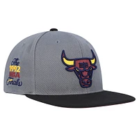 Casquette Snapback Chicago Bulls Core gris/noir Mitchell & Ness pour hommes