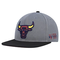 Casquette Snapback Chicago Bulls Core gris/noir Mitchell & Ness pour hommes