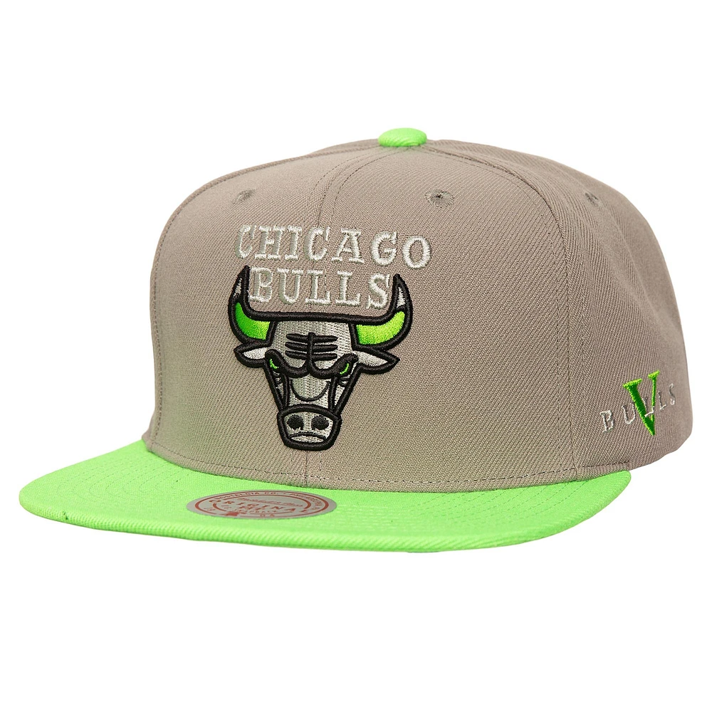 Men's Mitchell & Ness Gray/Neon Green Chicago Bulls Core V Snapback Hat