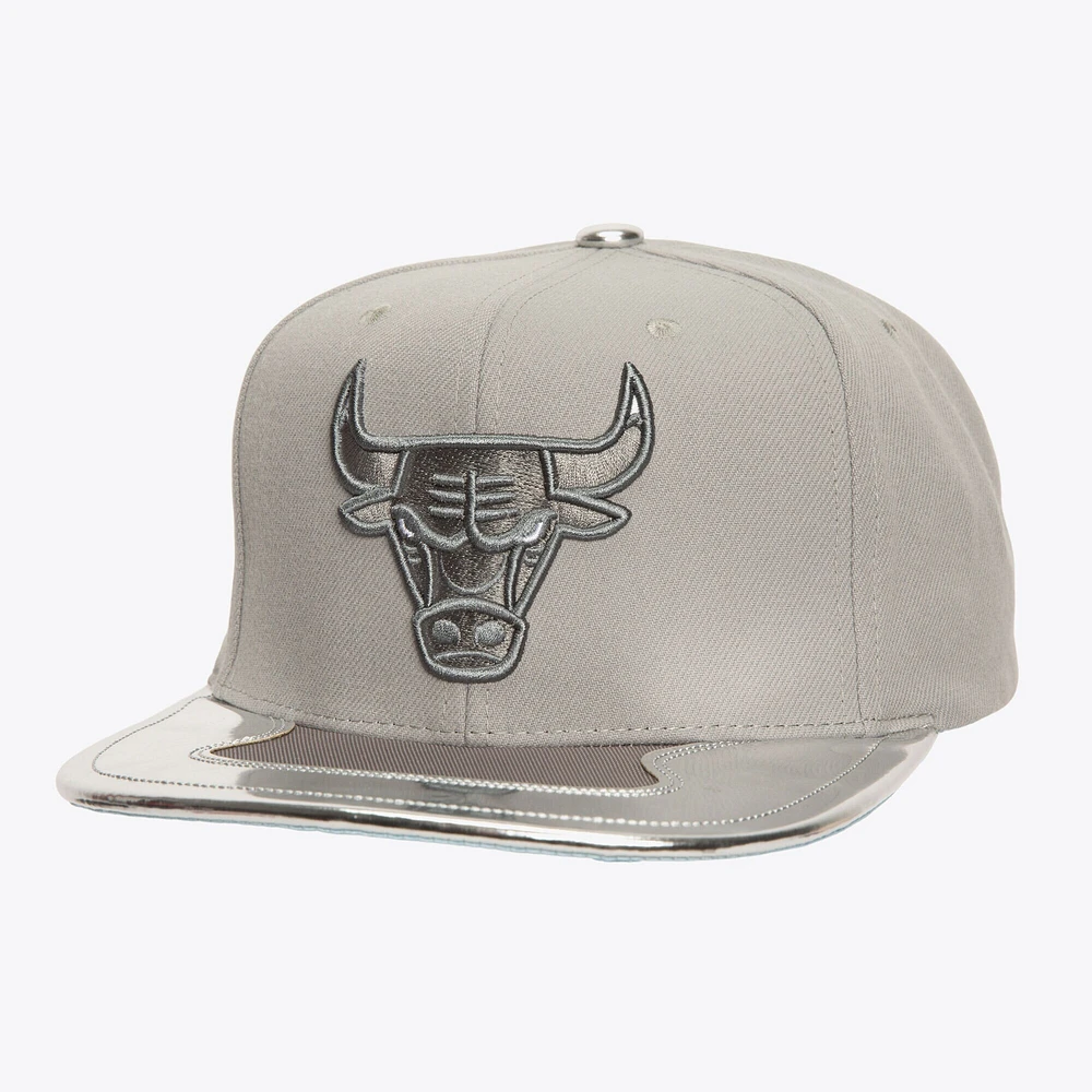 Men's Mitchell & Ness Gray Chicago Bulls Day 11 Snapback Hat