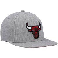 Men's Mitchell & Ness Heathered Gray Chicago Bulls 2.0 Snapback Hat