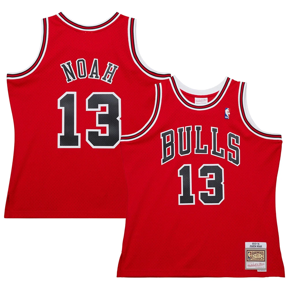 Maillot Swingman Mitchell & Ness Joakim Noah Red Chicago Bulls 2013/14 Hardwood Classics pour homme