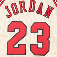 Mitchell & Ness Michael Jordan Gold Chicago Bulls 1995-96 Hardwood Classics pour homme - Maillot de joueur authentique