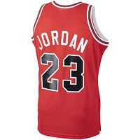 Mitchell & Ness Michael Jordan Red Chicago Bulls 1984 authentique joueur à la retraite pour homme - Maillot