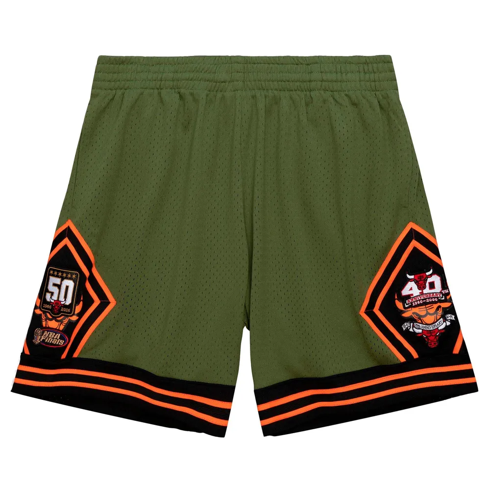 Mitchell & Ness Men's Chicago Bulls Green Swingman Shorts, Medium