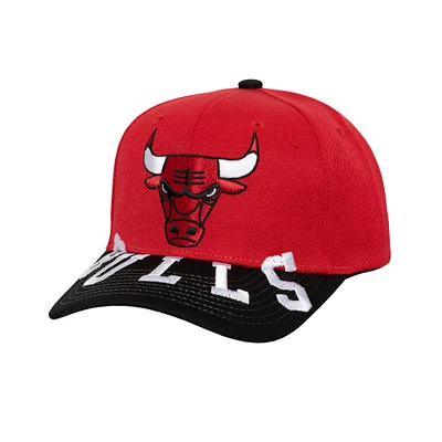 Casquette Snapback bicolore Mitchell & Ness Chicago Bulls Underarch pour homme rouge/noir