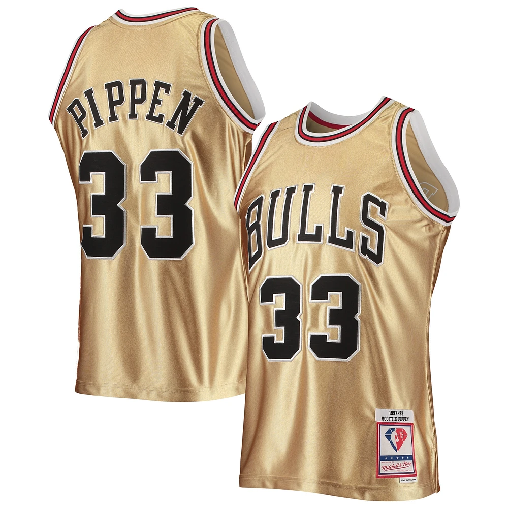 Homme Mitchell & Ness Scottie Pippen Gold Chicago Bulls 75e anniversaire 1997/98 Hardwood Classics Swingman Jersey