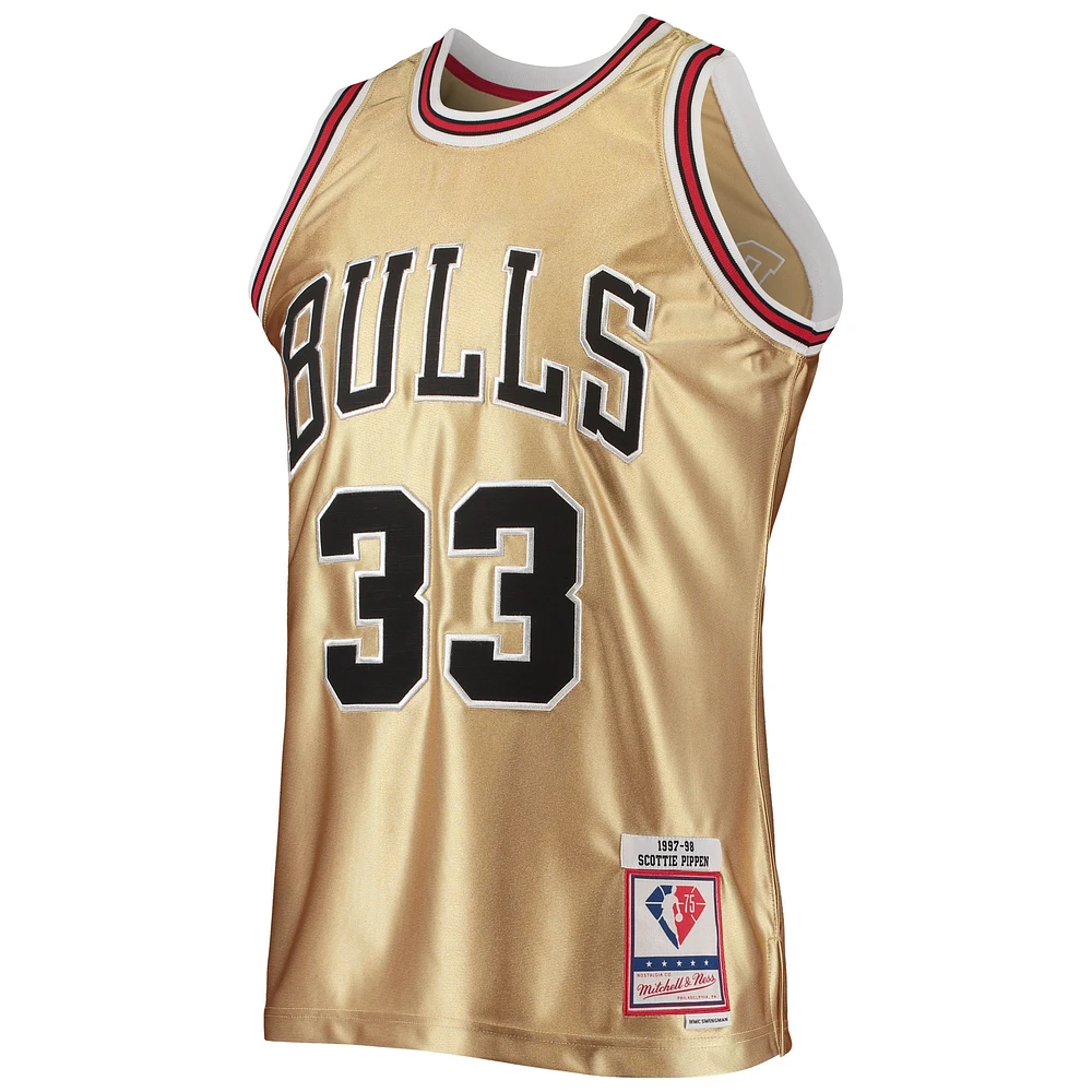 Homme Mitchell & Ness Scottie Pippen Gold Chicago Bulls 75e anniversaire 1997/98 Hardwood Classics Swingman Jersey