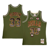 Homme Mitchell & Ness Scottie Pippen Olive Chicago Bulls 1997/98 Swingman - Maillot Édition de vol