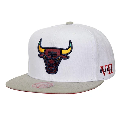 Casquette Snapback Mitchell & Ness blanc/gris Chicago Bulls Core pour hommes